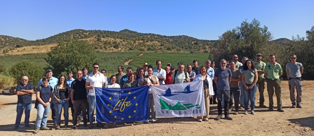 Group picture after the release of the Cinereous Vulture Pousio. ©VCF 