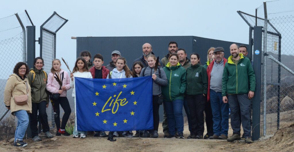 Group photo - Opening of the acclimatisation station ©Palombar