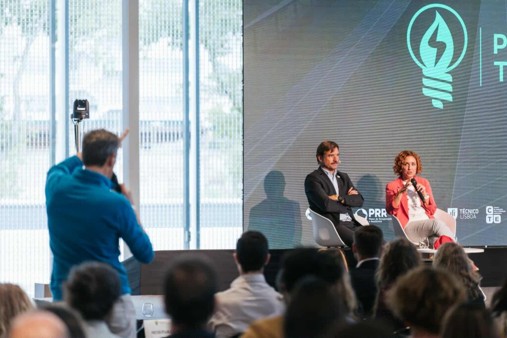 José Pedro Tavares and Milene Matos, from the VCF, at the 4th Posto de Transformação. ©EMER
