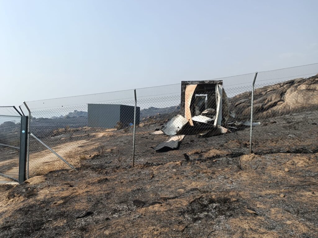 Destruction of the support container for the Cinereous Vulture acclimatisation programme. The vast extent of burnt area in the surroundings is visible. ©Palombar 2